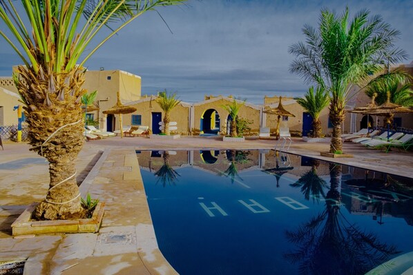 Outdoor pool - Auberge Kasbah Merzouga (Taouz)