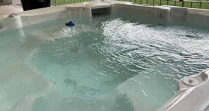 HOT TUB!! Newly renovated Sunset Themed house.