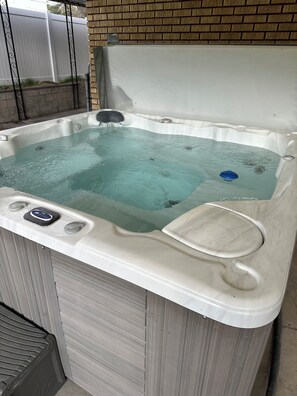 Unclassified image, 5 of 27, button