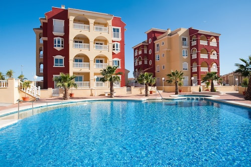 Puerto Marina 3 bedroom 2 bathroom ground floor apartment with large terrace.