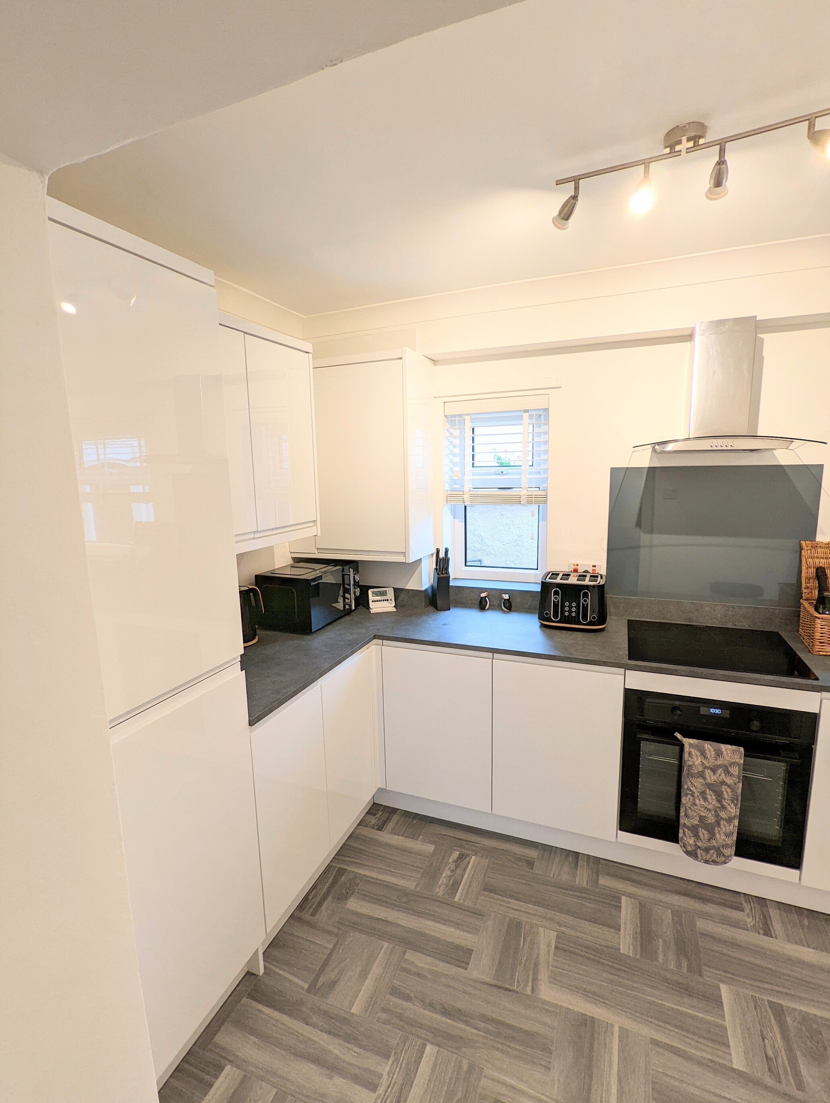 Micro-ondes, four, lave-vaisselle