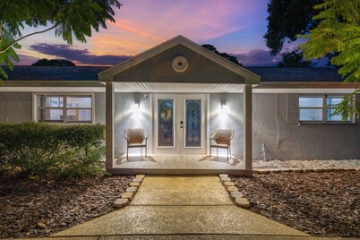 Near Clearwater Beach - Pool Home Retreat