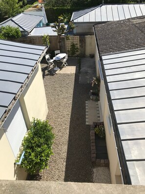 Outdoor dining - P'tit b, T1 Avec Balcon, Situation Idéale (Saint-Malo)