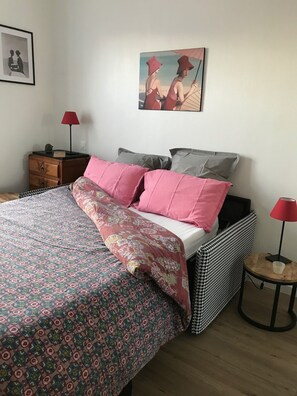 Iron/ironing board, free WiFi, bed sheets - P'tit b, T1 Avec Balcon, Situation Idéale (Saint-Malo)