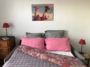 Iron/ironing board, free WiFi, bed sheets