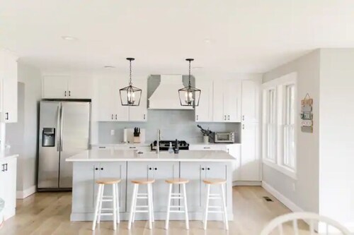 Coastal Farmhouse Getaway!