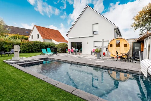 Private heated pool and jacuzzi villa