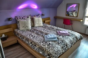 4 室のベッドルーム、アイロン / アイロン台、WiFi、ベッドシーツ