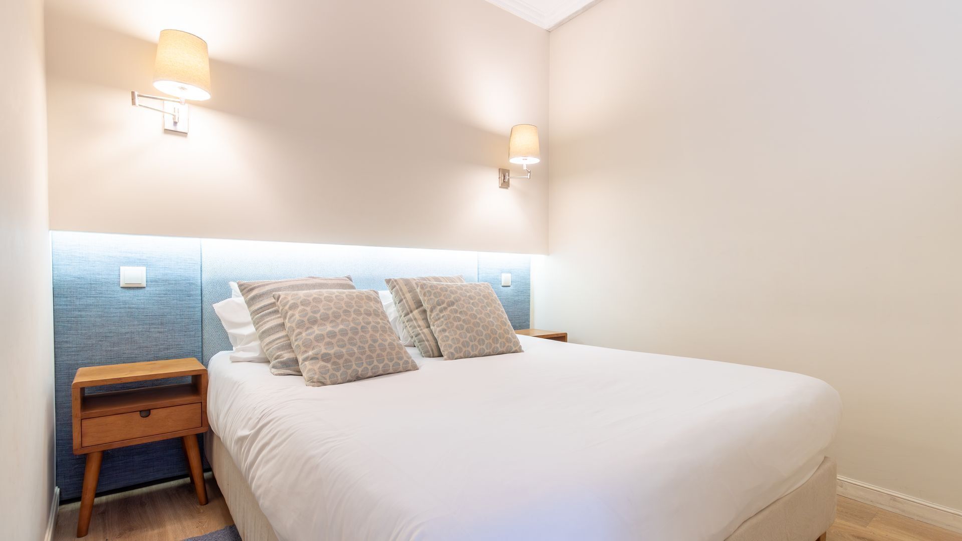 Free WiFi, bed sheets