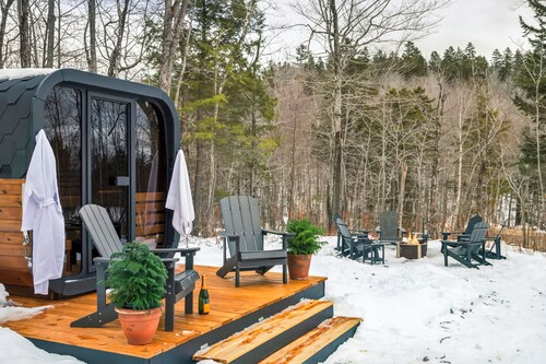 Ski Castle:3 Miles Sunday River-Ski-Hot Tub-Sauna-Fire Pit-EV Chg-Sleeps 14 pple