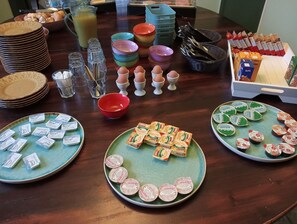 Breakfast buffet - hotel brasserie Kanne & Kruike (Riemst)