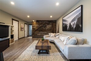 Smart-TV, peis, fotballspill og bordtennis