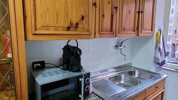 Fridge, microwave, oven, coffee/tea maker