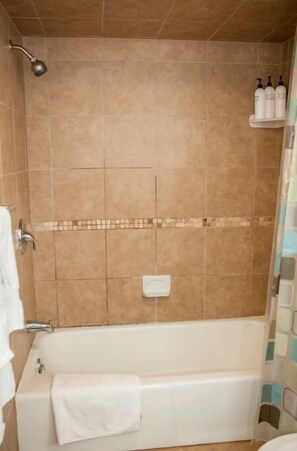 Hair dryer, towels, soap, shampoo - Cabin in the heart of the Hudson Valley, Cabin 2 (Newburgh)