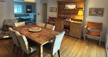 Experienced Hosts, Quiet One Story Home, Quaint Berkshires Getaway
