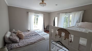 Family Quadruple Room, Allergy Friendly | Soundproofing, free cribs/infant beds, free WiFi, bed sheets