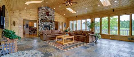 المنشأة من الداخل