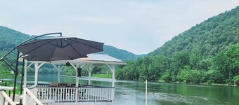 Charismatic 4-bedroom home on the New River