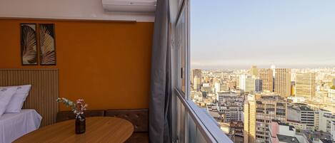 Apartamento superior | Restaurante al aire libre