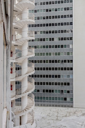 Basic Apartment | Exterior