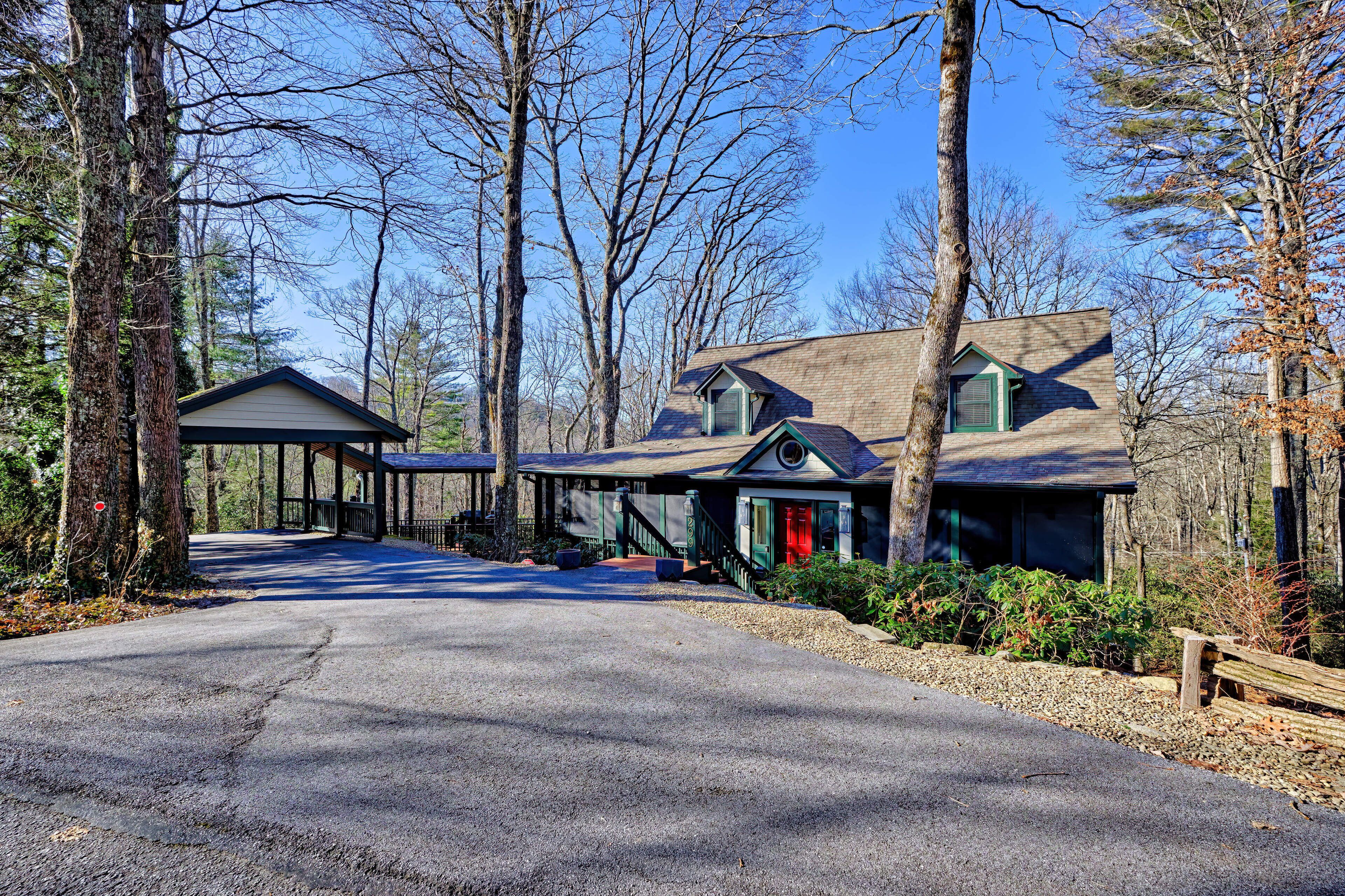 Hillside Terrace - Large Mountain Getaway