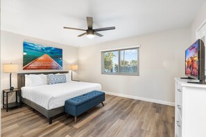 4 camere, una scrivania, ferro/asse da stiro, culla da viaggio