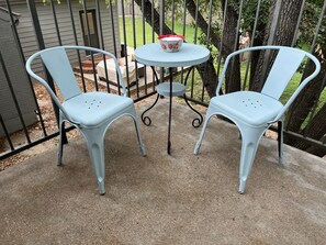 Outdoor dining - Bungalow! Private, upstairs, well appointed space! (Bryan)