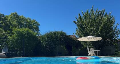 La Colline de Tilleul - Stunning cottage with pool near Aubeterre 4* Star Rated!
