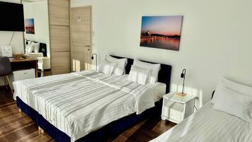 Executive Room | Desk, laptop workspace, free WiFi, bed sheets