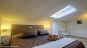 2 slaapkamers, een strijkplank/strijkijzer, reisbedje, gratis wifi