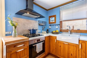 Fridge, microwave, oven, coffee/tea maker