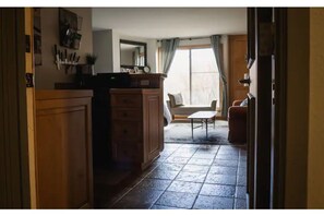 1 slaapkamer, een strijkplank/strijkijzer, gratis wifi, beddengoed