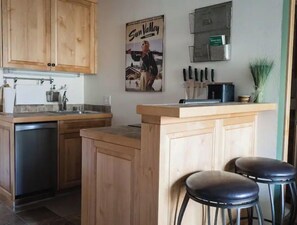 Fridge, microwave, oven, stovetop - Sun Valley Adventure Condo (Sun Valley)