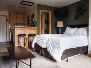 1 slaapkamer, een strijkplank/strijkijzer, gratis wifi, beddengoed