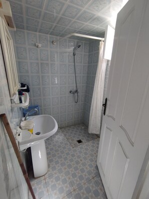 Towels, soap, shampoo, toilet paper