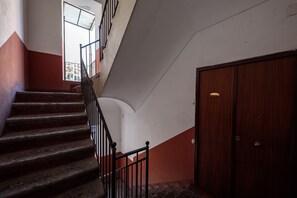 Interni