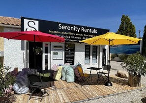 屋外ダイニングエリア