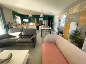 3 室のベッドルーム、アイロン / アイロン台、旅行用ベビーベッド、WiFi