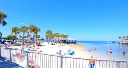 Book Away. Gulf Home-Pool, dock,ramp,Fish Gear,kayaks,paddle boards, Elevator