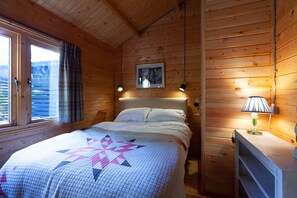 1 bedroom, travel cot, free WiFi, bed sheets