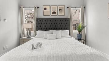 4 chambres, bureau, fer et planche Ă repasser, lit parapluie