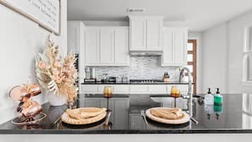Fridge, microwave, oven, coffee/tea maker