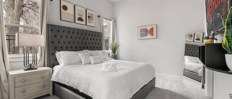 4 soveværelser, skrivebord, strygejern/strygebræt, weekendseng