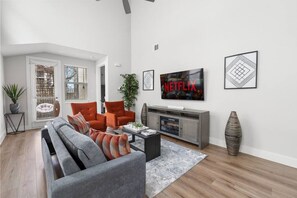 Smart TV, books, stereo