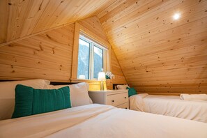 2 habitaciones, cuna de viaje, wifi gratis y ropa de cama
