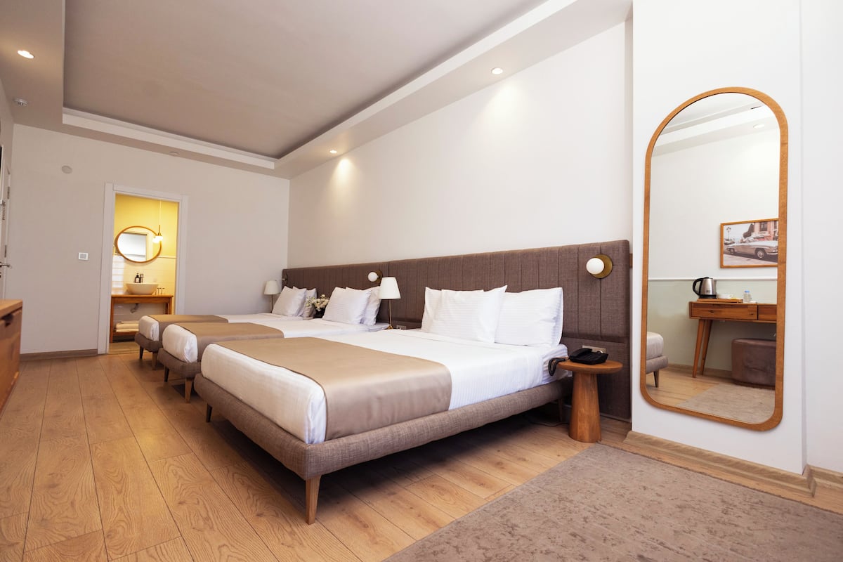Deluxe Quadruple Room | Egyptian cotton sheets, premium bedding, down comforters