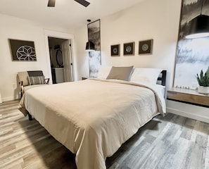 2 bedrooms, desk, iron/ironing board, free WiFi - Rise & Shine.. then head to the Diamond mine! (Murfreesboro)