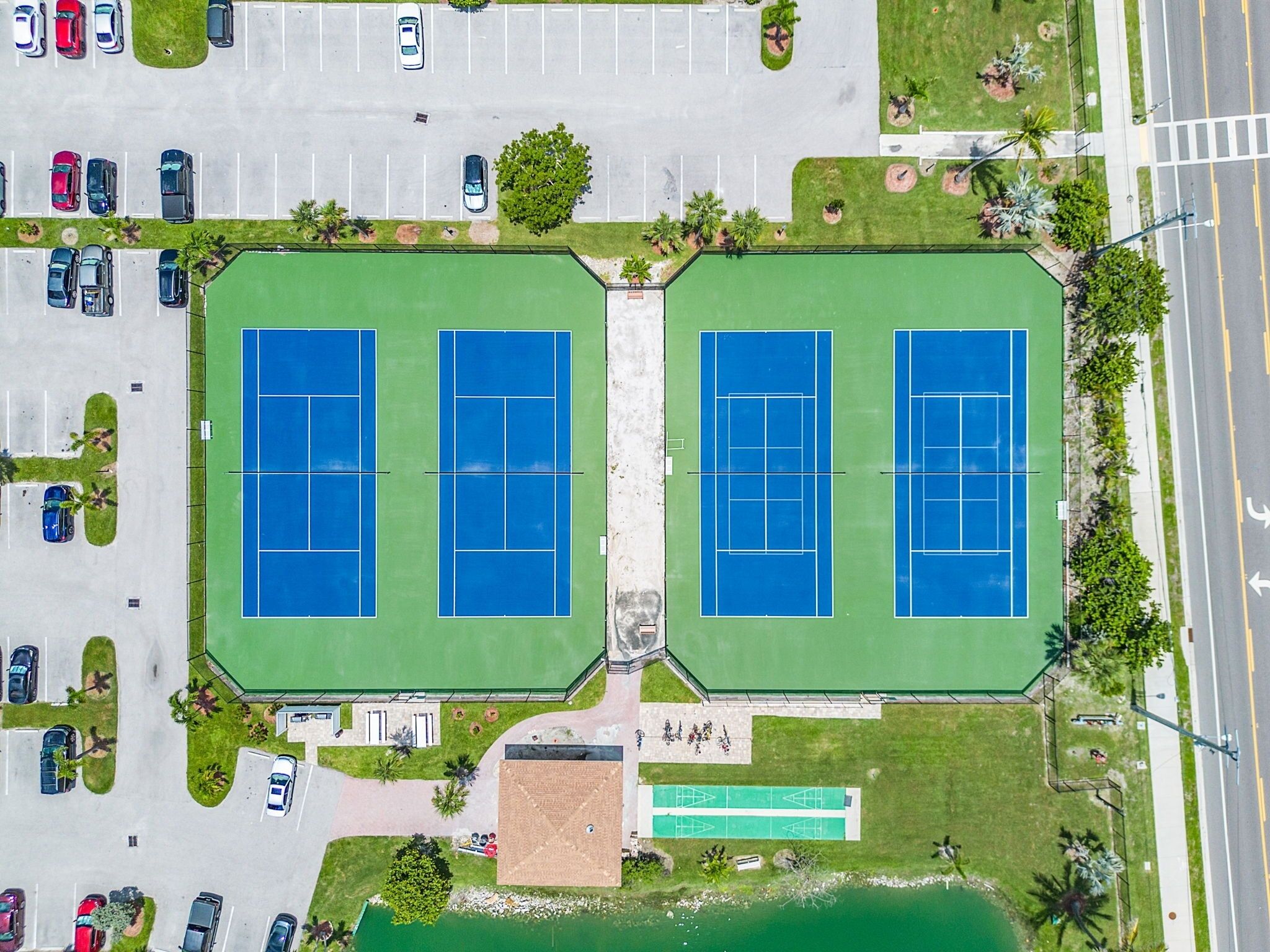 Condo, 1 habitación | Cancha deportiva