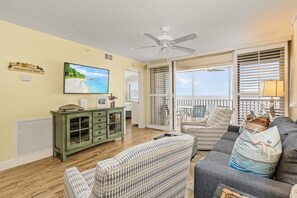 คอนโด, 2 ห้องนอน | บริเวณนั่งเล่น