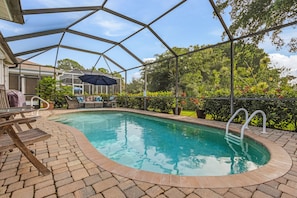 House, 3 Bedrooms | Pool - Sunshine Daydream Our Beautiful Monthly Pool Home! 3 Bedroom Home by RedAwning (Fort Myers)